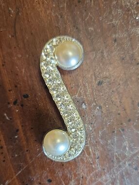 Vintage Foiled Rhinestone Pearl Accent Silver Tone S Shaped Brooch